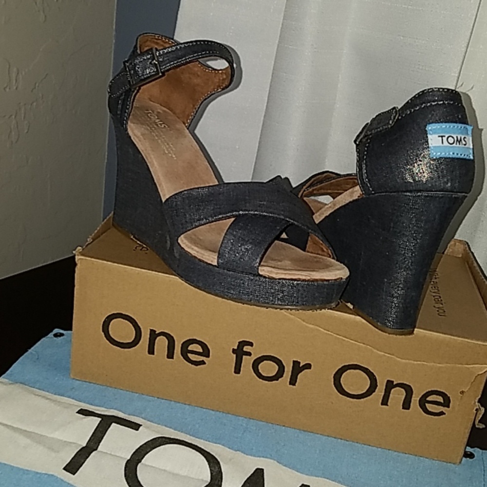 TOMS Black Metallic Wedges